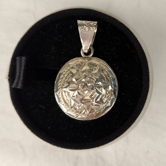 Vintage Jewelry - Vintage 70s Sterling silver Navajo pendant